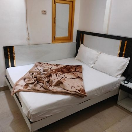 Hotel Geetanjali Inn New Delhi Bagian luar foto