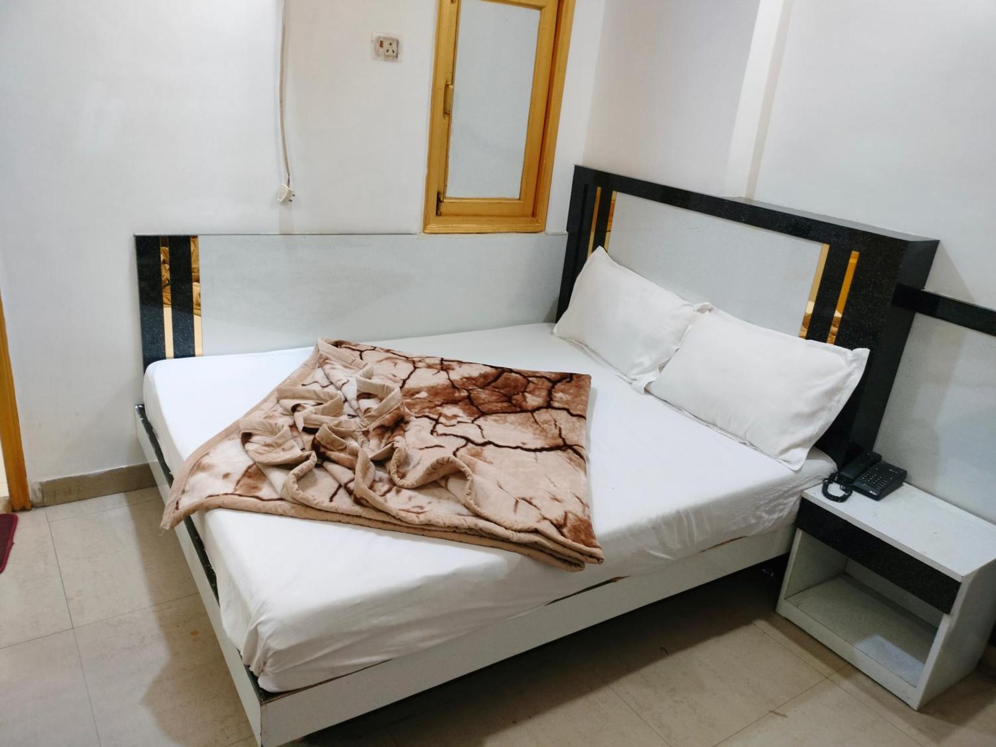 Hotel Geetanjali Inn New Delhi Bagian luar foto